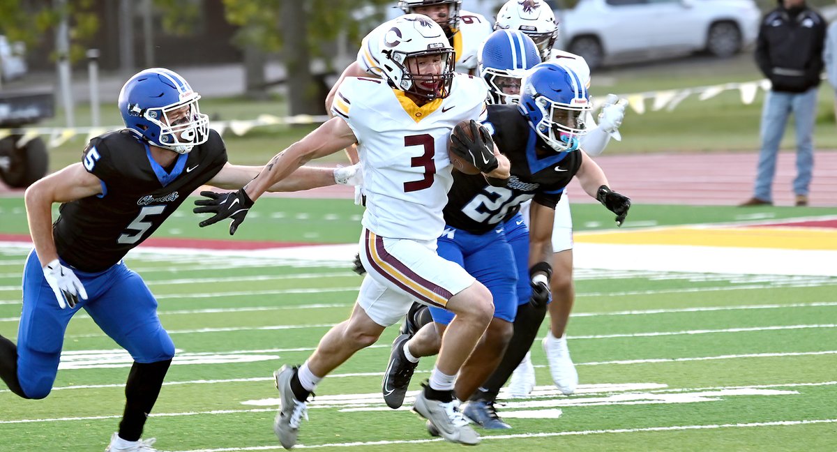 A monster rushing game, a huge defensive goal line stand and an ESPN Sports Center Top 10 highlight catch were the key ingredients in the Cobber football team's 31-24 win at Carleton in the final game of the 2025 season.

𝗥𝗘𝗖𝗔𝗣: tinyurl.com/84s6ewfp