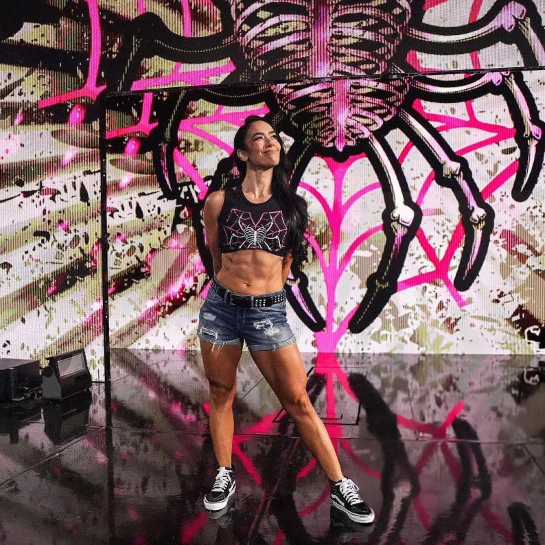 GoonWrestle's tweet photo. AJ LEE 😍 https://t.co/BmT08EJ8JN