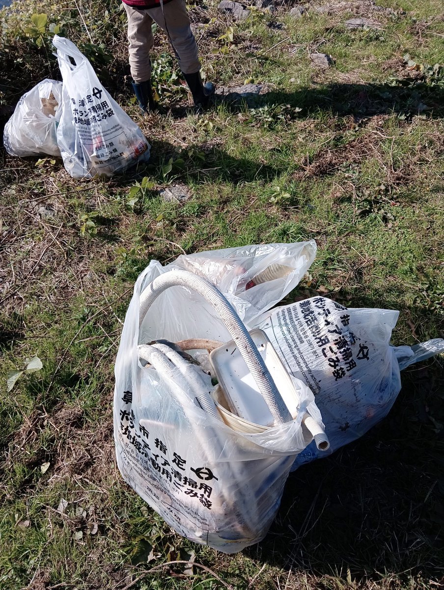 淡海の会　志那清掃に参加してきました😁
圧巻のペットボトル1200本回収👍
思いの外ゴミ多く、しっかり拾えました😆

清掃前に釣りのつもりがほぼ寝てたのでｗいざ西岸へ〜🚙
ついでにいつものラーメン🍜