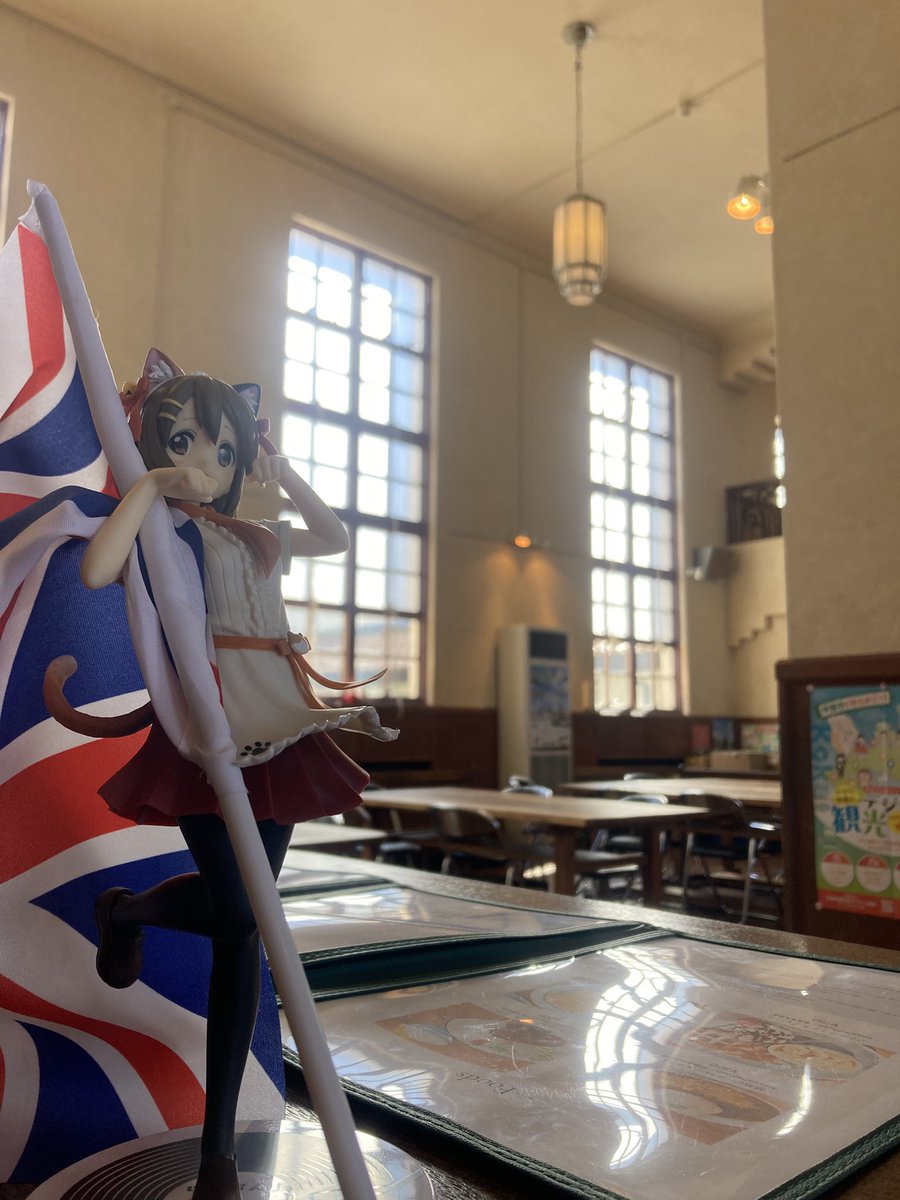 カフェやってるよ。