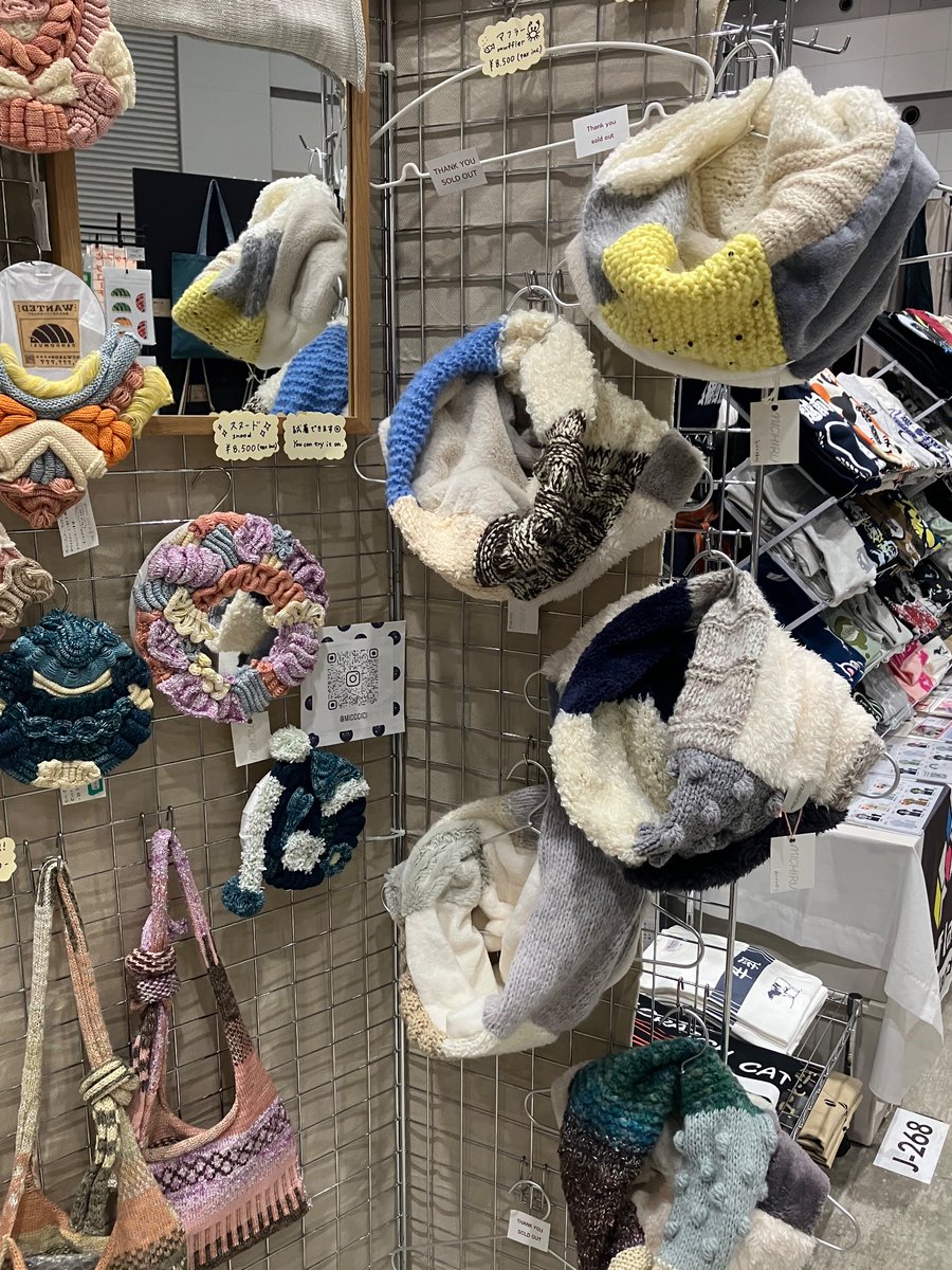 micccici's tweet photo. #デザフェス62 、2日目始まっています✨
スヌードが人気で、あと5点です！！
気になる方は、お早めにどうぞ☺️
※マフラー2点は、売れ切れました🦀

11/16 18:00まで
東京ビックサイト
南館1階  J-267

#デザインフェスタ62
#デザフェス両日
#スヌード
#ニットアイテム https://t.co/cfSUtmtxBu