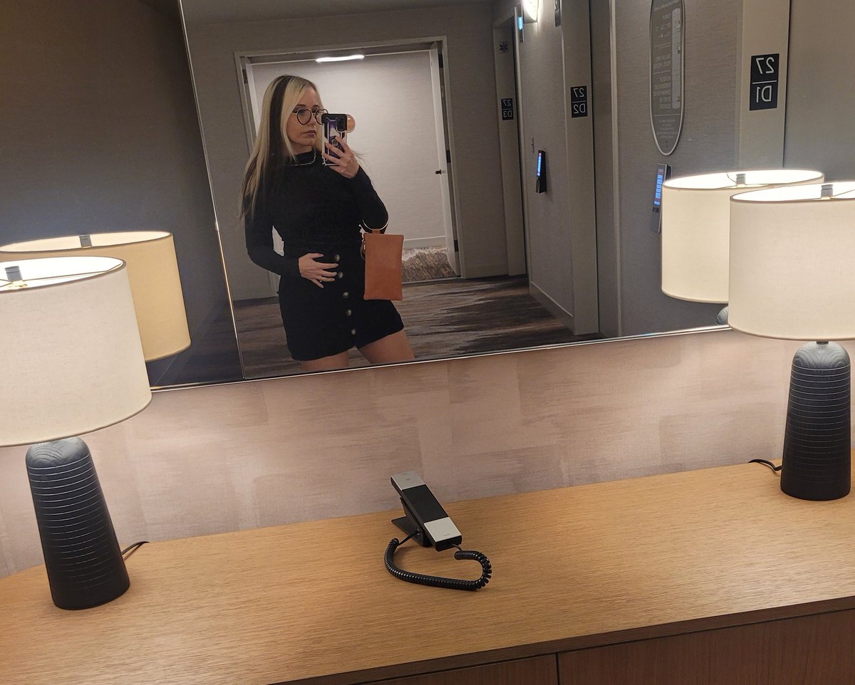 EMUHLEET's tweet image. LIVE! CS skin giveaway announcement tomorrow and what&apos;s a snail mail club? Join my stream to find out cause I started one!!! 

twitch.tv/emuhleet