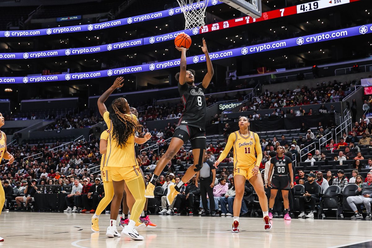 Joyce reaches double figures with 🔟 pts 👏

SC 38 | 32 USC