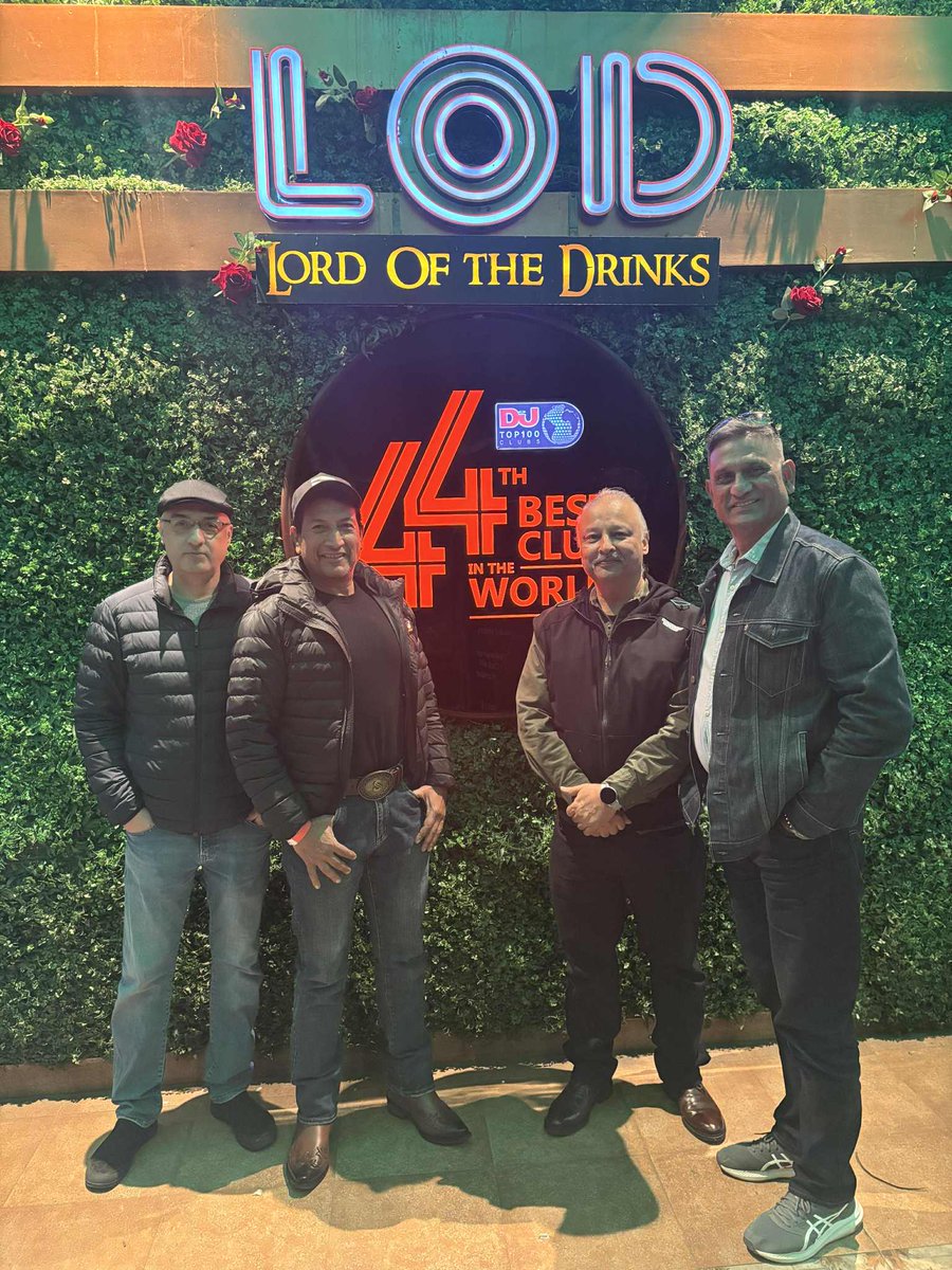 बास गिटारिस्ट कृपेश लोहोनीज्यूको सौजन्यमा हिजो LOD मा डा. रमेश सिंह भण्डारीको एकल सांस्कृतिक कार्यक्रम हेर्ने सौभाग्य पाएँ। आगामी अन्य कार्यक्रमहरूमा पनि सम्झना गरिदिनुहोला भन्ने अनुरोध गर्दछु।