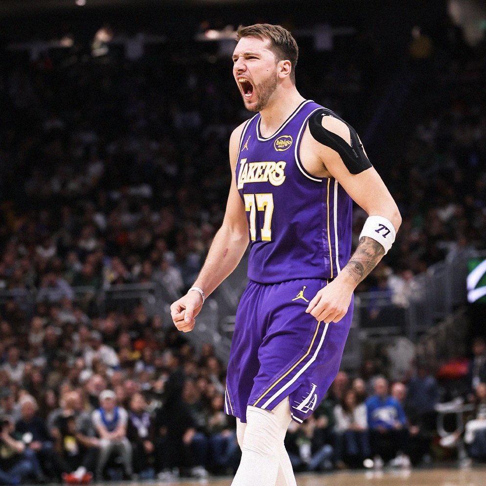 RTNBA's tweet photo. Luka Dončić Tonight:

41 Points
9 Rebounds
6 Assists
2 Blocks
1 Steal
9/19 FG
18/20 FT
5/11 3P
+25 +/-

W ✅

4th 40-piece for Luka this season‼️🔥 https://t.co/DgsCDEC8va