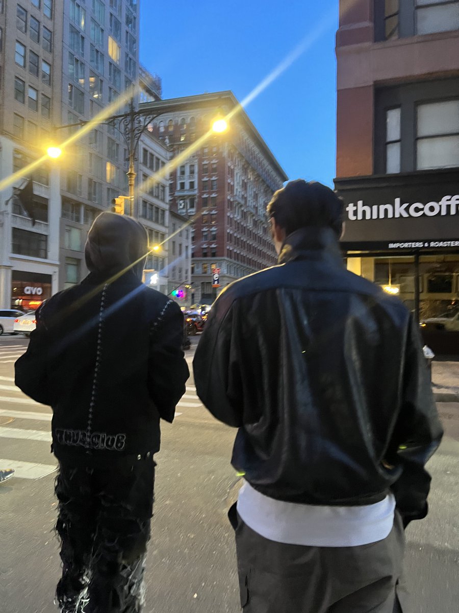 sjydaiIy's tweet image. #SUNGHOON birthday post for #JAKE 
 
🐧: My friend, it&apos;s late, but happy birthday🥳🥳
ikeu ikeu jakeu cake