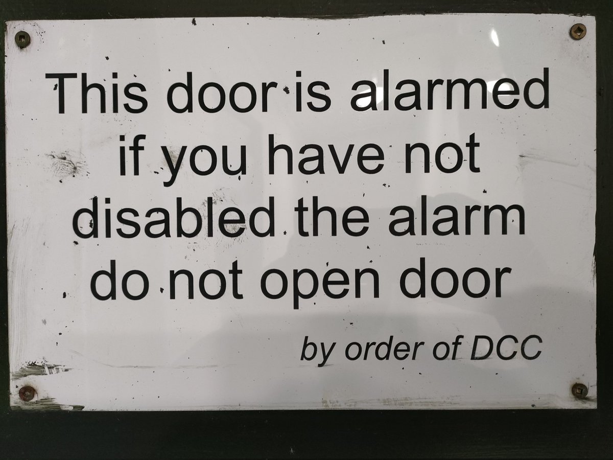 davemaxz's tweet image. I wonder what scared it?....