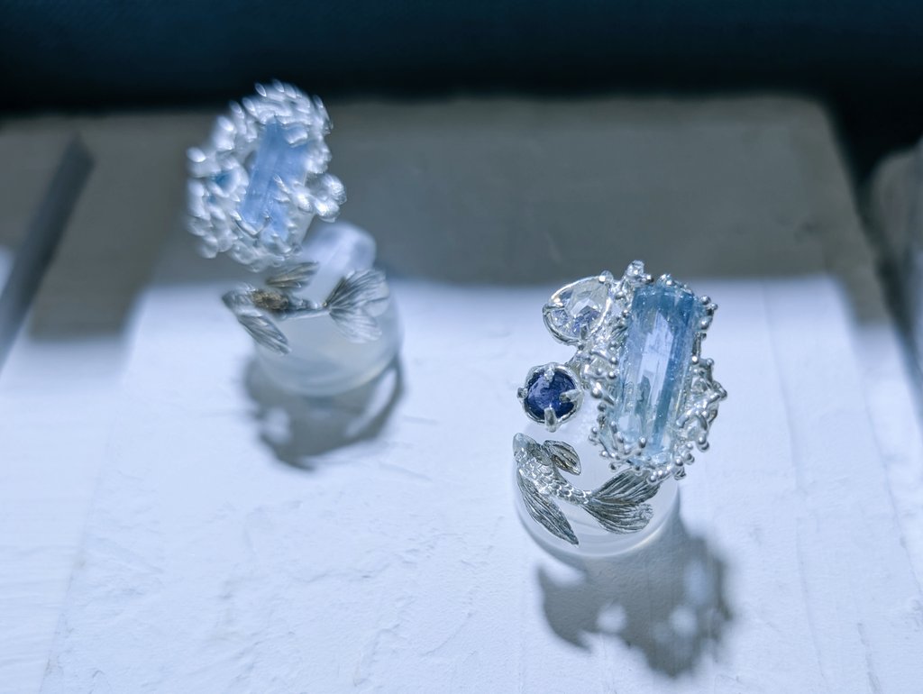 かっこよいツートーンカラー蝕像アクアマリンE/オマケ付き 天然アクアマリン 1.93ct 【煌めくアクアブルー】 上質 マダガスカル