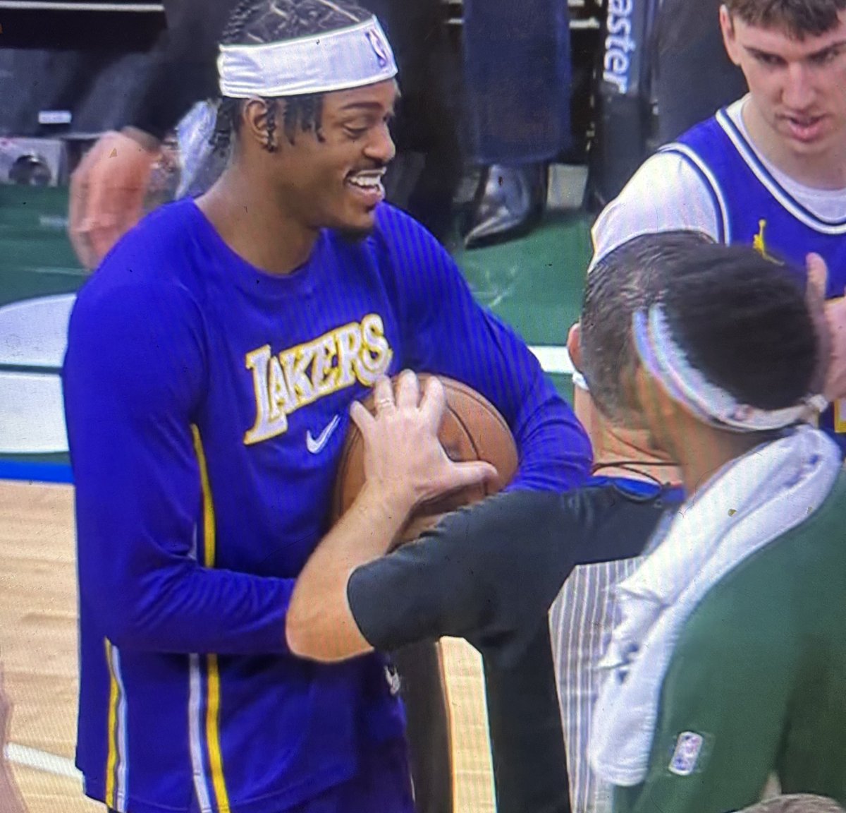vando refusing to let go of the ball because he’s trying to get it to adou for his first nba points? very cool

giannis insisting that the bucks give it to the lakers after finding out what’s going on? even cooler