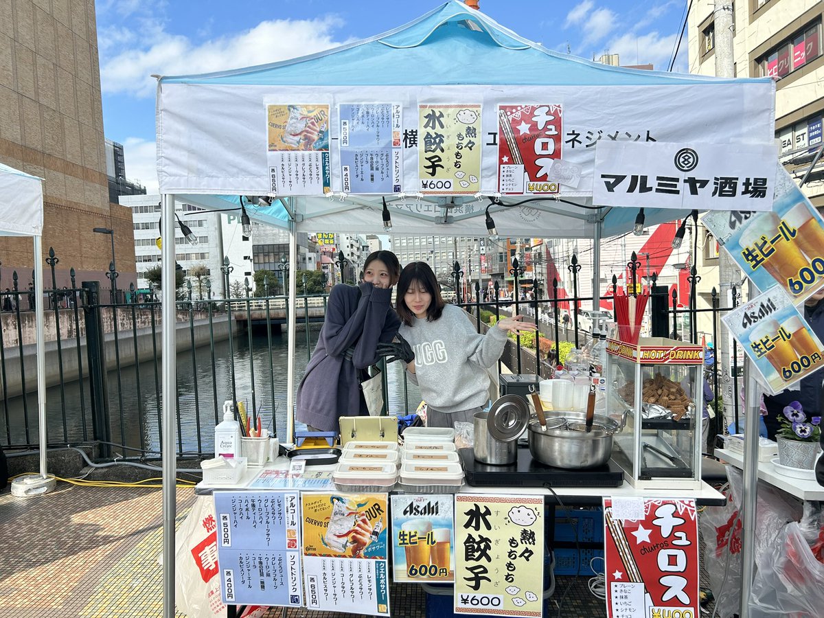 cmapfes's tweet image. C-MAP FESの食の楽しみ♬「マルミヤ酒場」さん、「肉の佐藤」さん、「TULLY&apos;S COFFEE」さん🍴水餃子とビール🍺、もつ煮とアルコール🥃コーヒーとスイーツ☕️座って楽しめるテーブルと椅子もご用意しています🪑気持ち良い秋の空の下で楽しんでください‼️#横浜 #CMAP #食べ物 #飲み物 #スイーツ