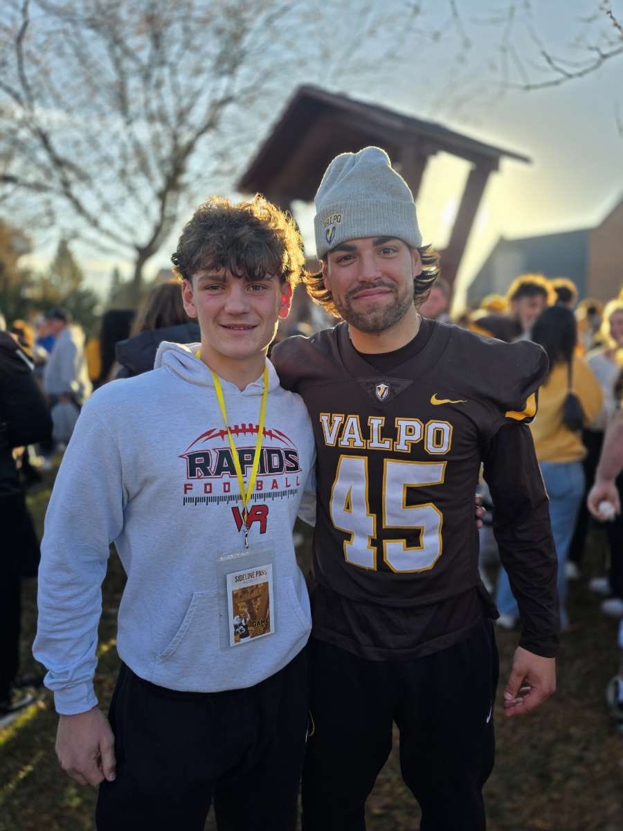 Schalinske14252's tweet photo. Thank you to @CoachGeiger_ for having me loved the campus and a great game! https://t.co/cfyAQEBIs4