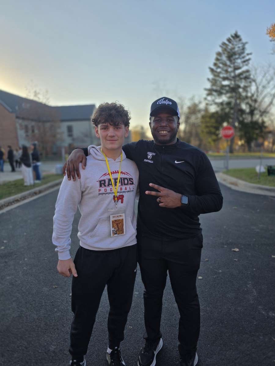 Schalinske14252's tweet photo. Thank you to @CoachGeiger_ for having me loved the campus and a great game! https://t.co/cfyAQEBIs4