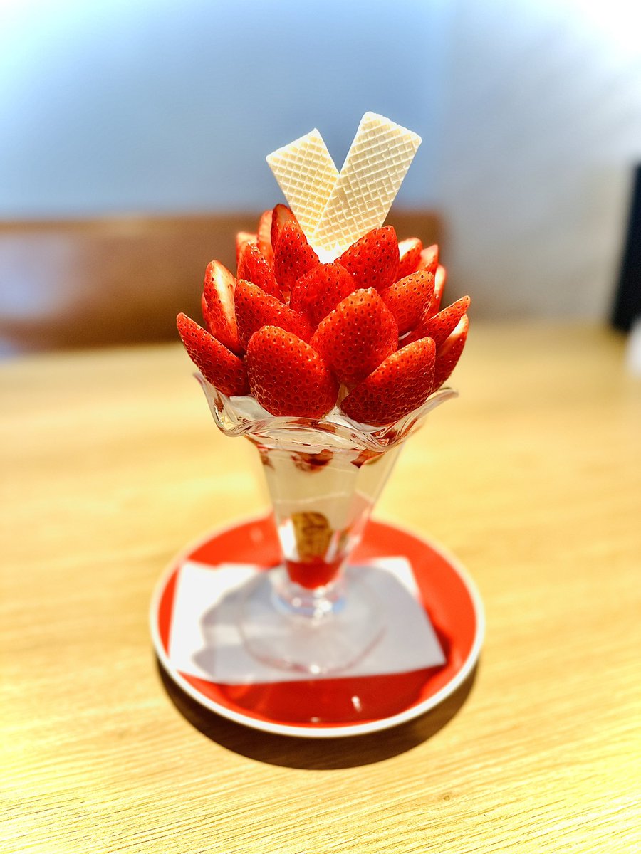 本日よりいちごメニュー🍓スタートです✨
パンケーキ、パフェ、ワッフル、タルト
様々ないちご商品をご提供しております！！
甘くてジューシーなとちあいかを使用してます！

日光散策の後はぜひ当店で自慢のいちごをご堪能ください☺️
ご来店お待ちしております！

#いちごの里カフェ日光店#いちご