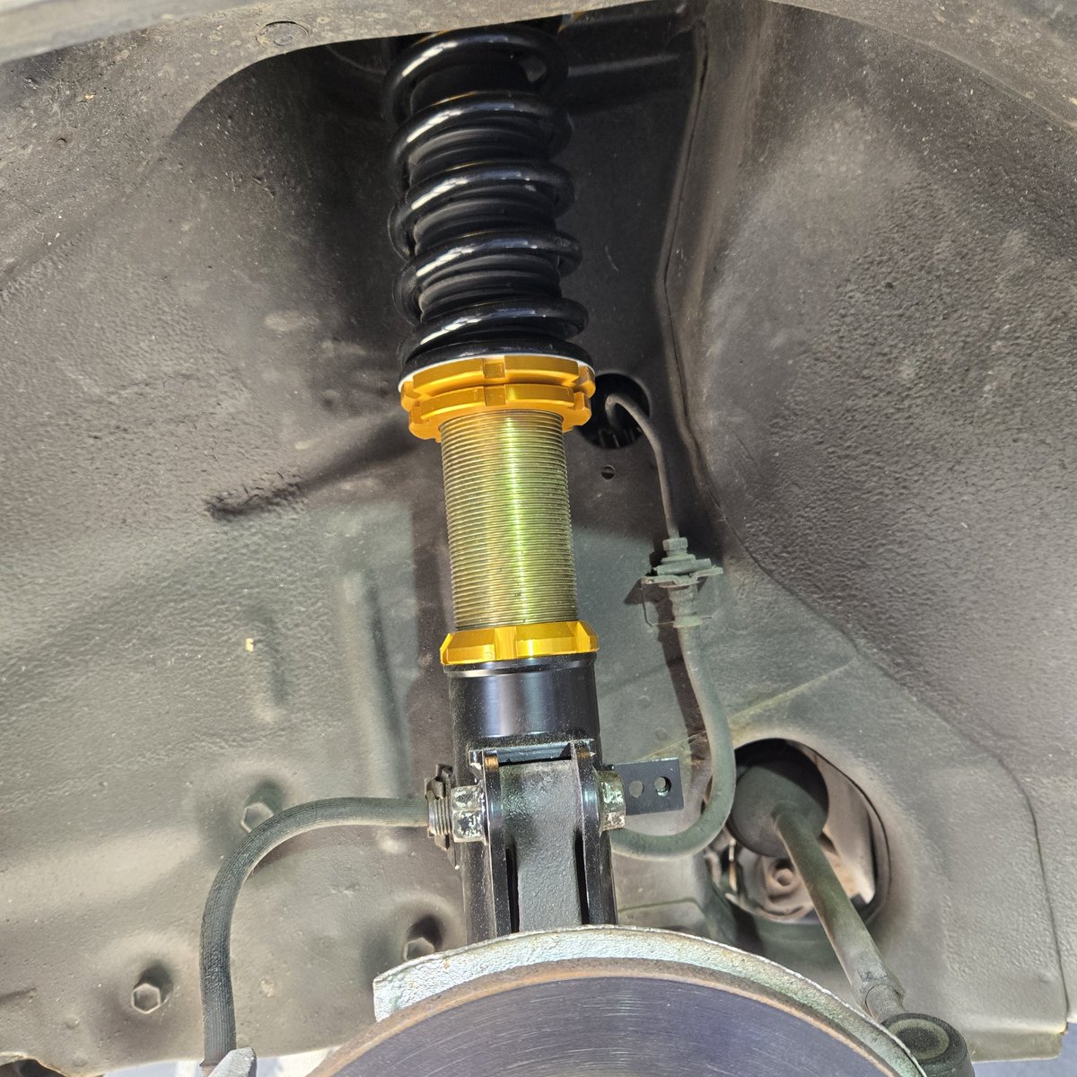 meso_Ref's tweet image. 車高調取り付け