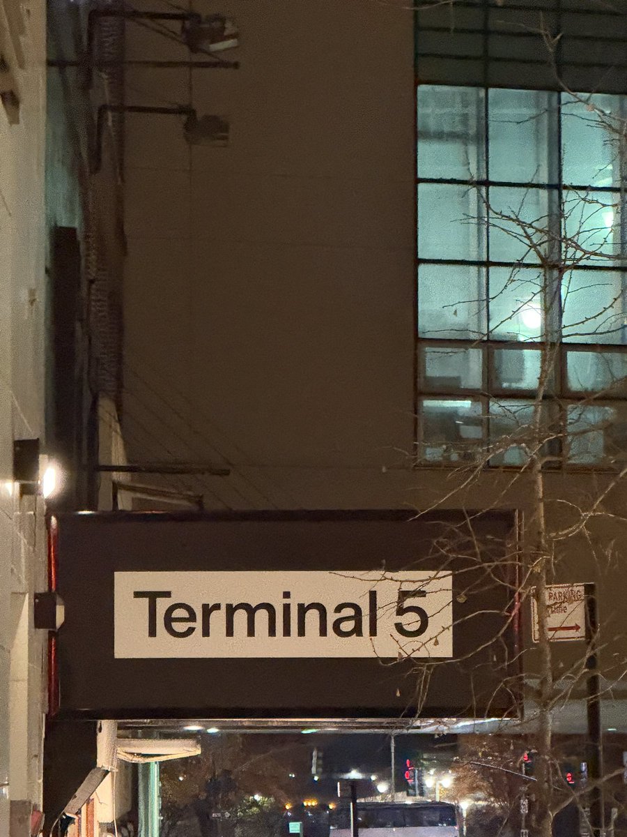 Good time seeing <a href="/HALIENE/">ℍ𝔸𝕃𝕀𝔼ℕ𝔼</a> <a href="/Terminal5NYC/">Terminal 5</a> #attorneyad