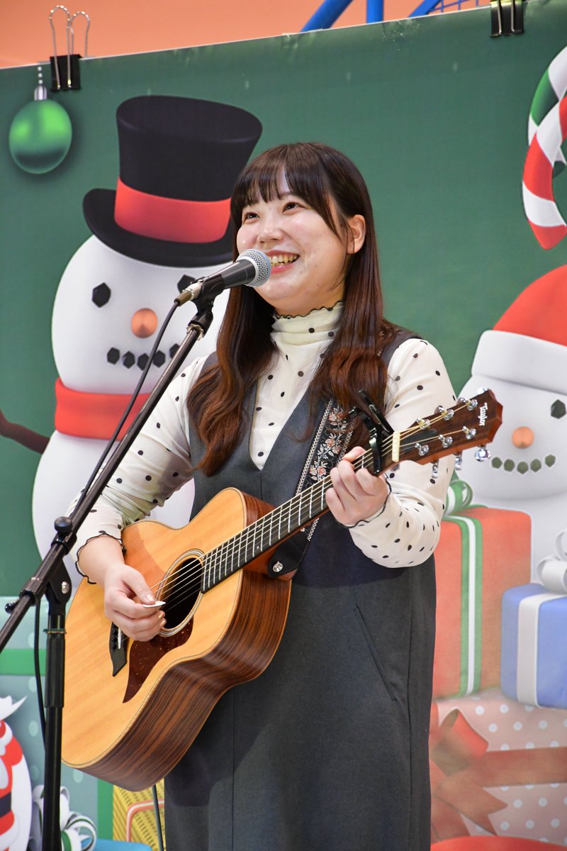 tanaxile731's tweet image. 11/15(土)のライブ
大河原フォルテ
#渡邉華奈×#monmon インストアライブ
「秋色の空、はじまりの音。」

おはな恒例インストアライブ🌸
今回のゲストは保育シンガーmonmonさん

アンコールはコラボ
🍈🥤盛り上がった！

ドーナツ🍩で食レポも😄
YummyでHappy day！

２ステージ楽しいライブでした☺