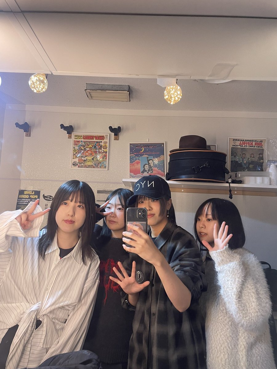 T4u4tu's tweet photo. 【本日のTu:)⟡.·】
25.11.15 中目黒SPARKJOY
アルバトロスpresents ｢ハートランドははなさない｣
⁡
アルバトロスさん(@Albatross_0621 ) に呼んでいただけて嬉しかったです🍻
⁡
set list
SE. Bから始めよう(cover)
1.はじまりのチャイム
2. gap?
3.夜明け前
4.AM0:00
5.つきのとなり
6.SECOND https://t.co/7qHdnRxQia