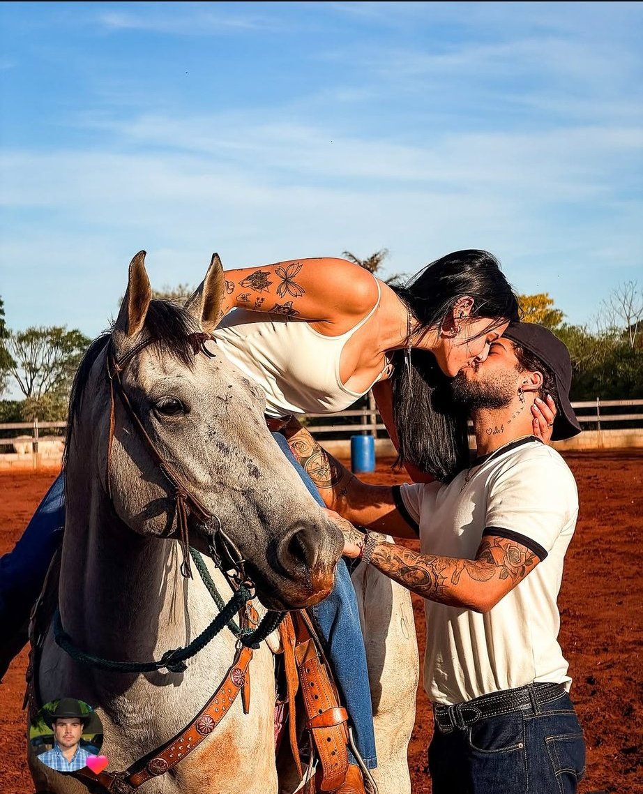 ele dando os parabéns para a namoradinha dele, que fotão 🗣️