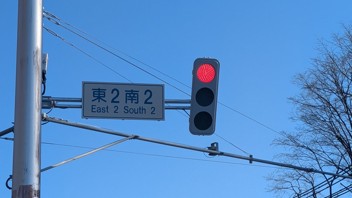 薄型(「ヘンな信号機」「信号機の世界」発売中) (@LED60590495