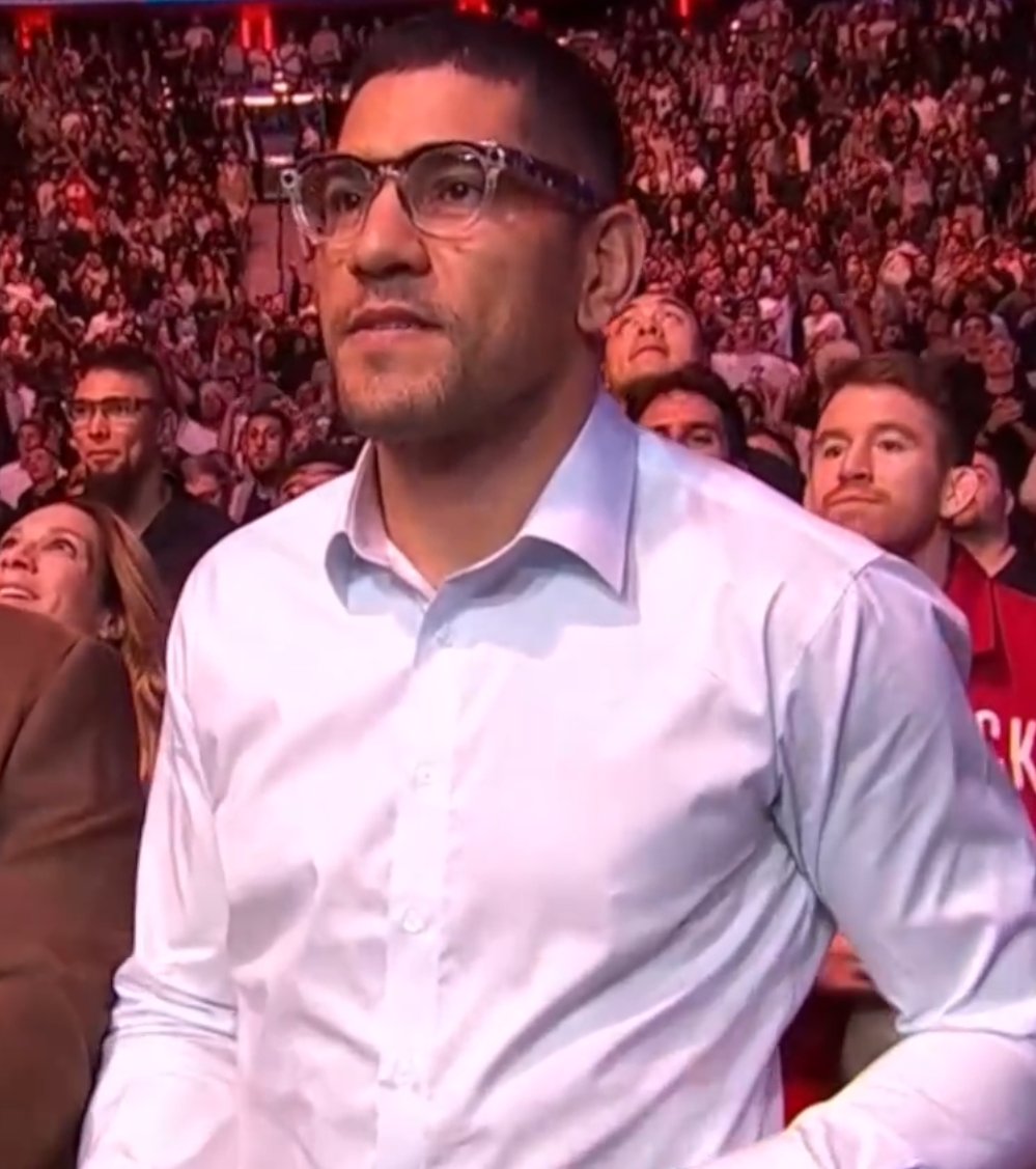 chaewonlocks's tweet photo. #UFC322 Poatan lookin like my manager https://t.co/6lHj2rVP0B