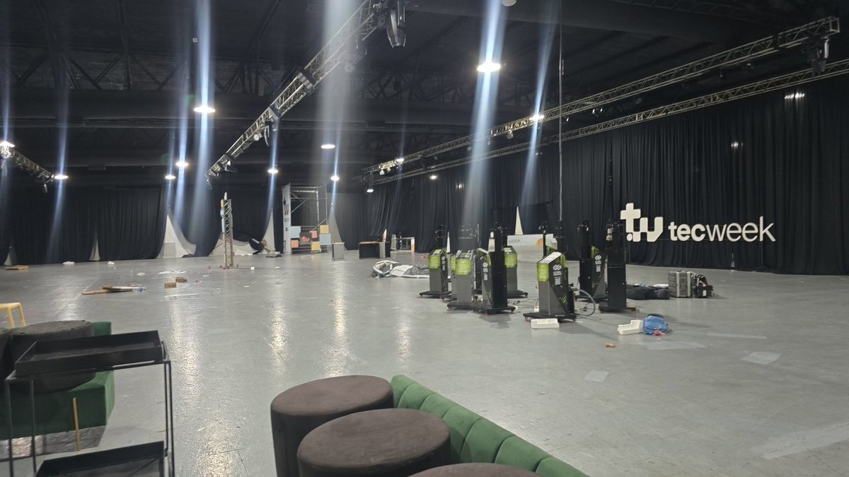 Mañana meto mensaje, aun desarmando, estoy con una emoción tremenda, soy productor en entretenimiento desde hace muchos años y hoy logramos un momento en donde mezclamos generaciones con educación y experiencias, eso fue hoy TDJ Fest.
GRACIAS A TOD@S!!!