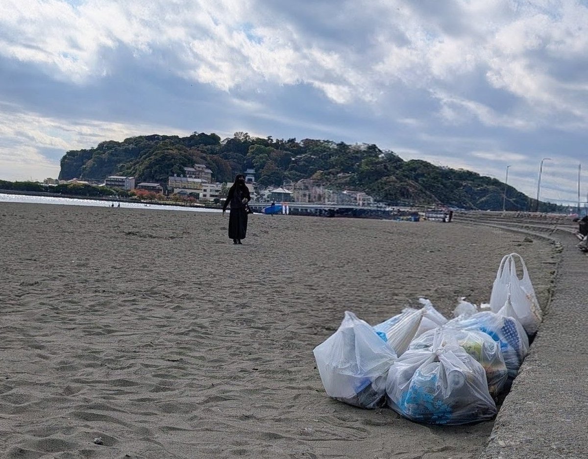 enbun_dotaro's tweet photo. 連日の #江ノ島 #ごみ拾い
今日も過ごしやすい陽気
#ethicalsea #nagareboshi https://t.co/qP2SsoOTH8
