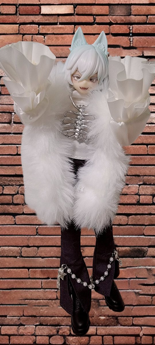 #シチリアの追憶 
#花とドールの暮らし 
📖【マスターの帰りを待つお話】📖

「おっかえりーマスター🎶✨」
ただいま〜🥺

「あれれ？もしかして、
元気ない…？💦」

…実は、いろいろ言われちゃって😢

「マスターに悲しい顔させるなんて…許さない。安心して、ボクが
守るよ」

怖い顔をしていた…