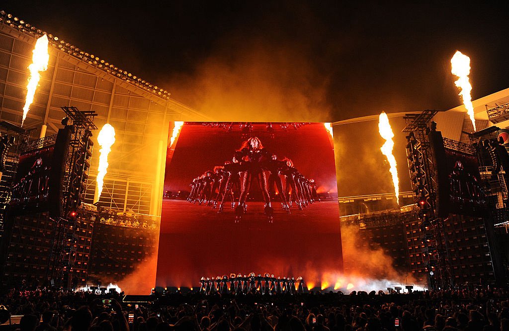 BAD_ARSILA's tweet photo. The LED screen &amp; stage for #Legacy30SitiNurhaliza, on a stadium scale, truly deserve to be this massive.

With less than two months to go, we’re heading toward a night that will redefine the region’s music history, a celebration of Siti Nurhaliza’s 30-year reign in the industry. https://t.co/67w6DlB24S