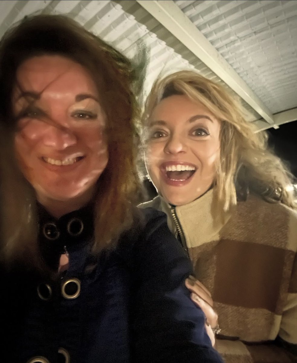 AmandaHarnocz's tweet image. Gales of November gathered, gripping the gutsy gals as they gallivanted through the gusty, grim winds. Enjoyed a nerdy @MCellarsOhio wine dinner with @alithearchitect out in Painesville on the lake put on by @LakeMetroparks tonight.