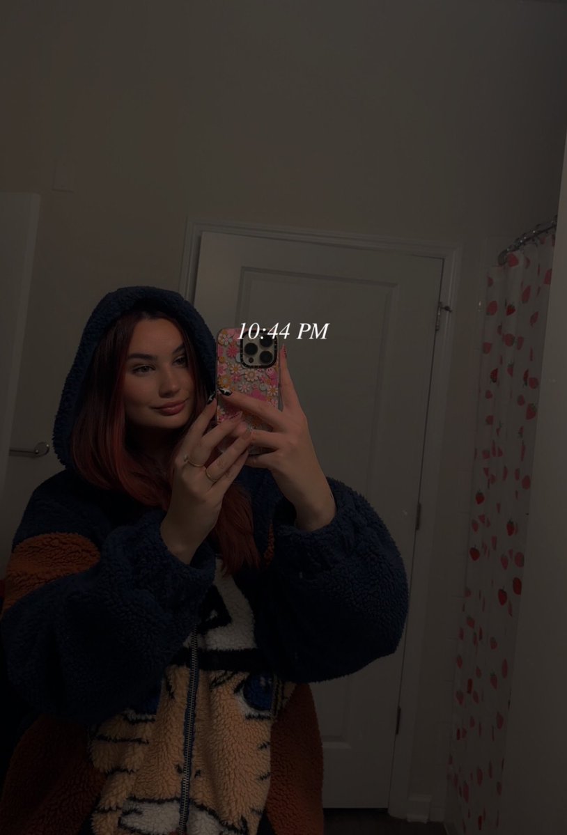 lilmissbasshead's tweet image. omw to go rub my feet 2gether in bed like a lil cricket #snugasabug