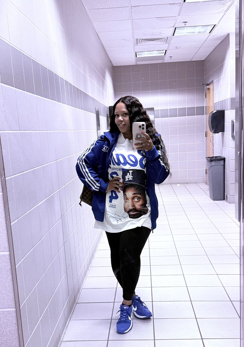 Rocking <a href="/kobebryant/">Kobe Bryant</a> tonight! 
.
.
.
.
#mamba #Bean #KobeBryant #gamenight