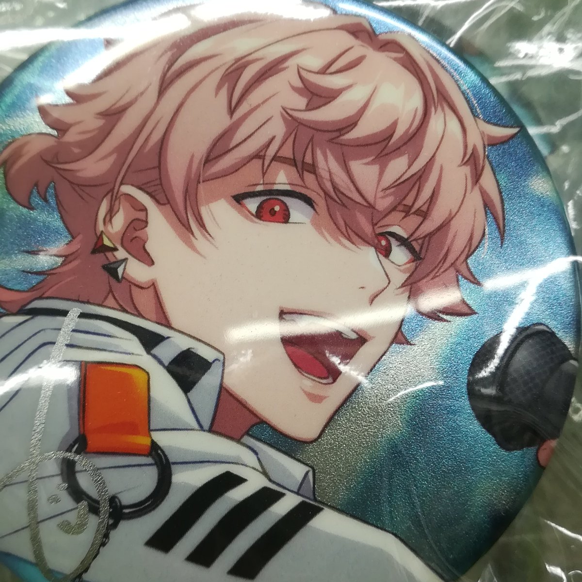 商品紹介】 『Paradox Live』 ロクタさんの等身缶バッジのご紹介です