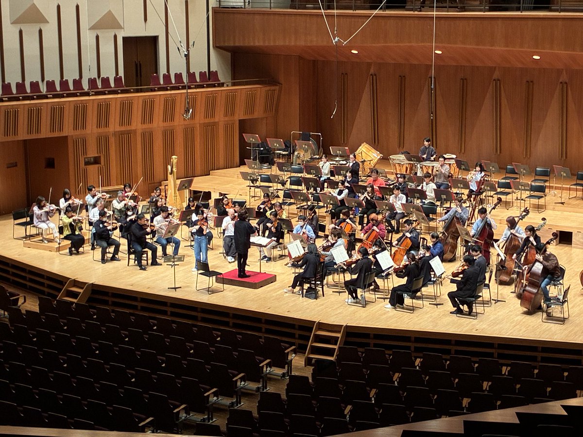 Japanphil's tweet photo. 今日は14時から芸劇シリーズ！
ゲネプロが終了しました
西本智実さん指揮のもと、ベートーヴェン：ヴァイオリン協奏曲（ヴァイオリン：金川真弓さん）、ドビュッシー：小組曲、ラヴェル：ボレロをお届けします
当日券は13時から販売！お待ちしております！ https://t.co/rslckgRTt7
