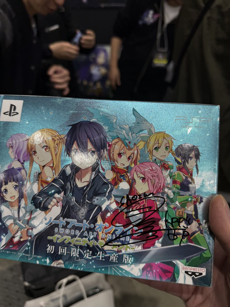 持ってきたインフィニティ・モーメントに 二見Pのサインもらった🎶