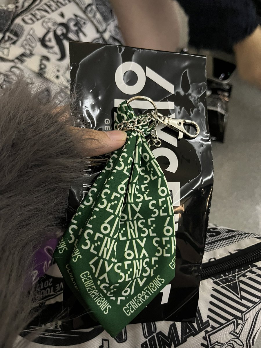 ll_o4i's tweet photo. GENERATIONS LIVE TOUR 2025
" 6IX SENSE " GENE グッズ  バンダナキーチェーン　バンダナ　交換　買取

【譲】　佐野玲於（緑）
【求】　白濱亜嵐（赤）

本日（11月16日）三重公演現地にて交換可能な方お声がけください。 https://t.co/eJbTukeoKE