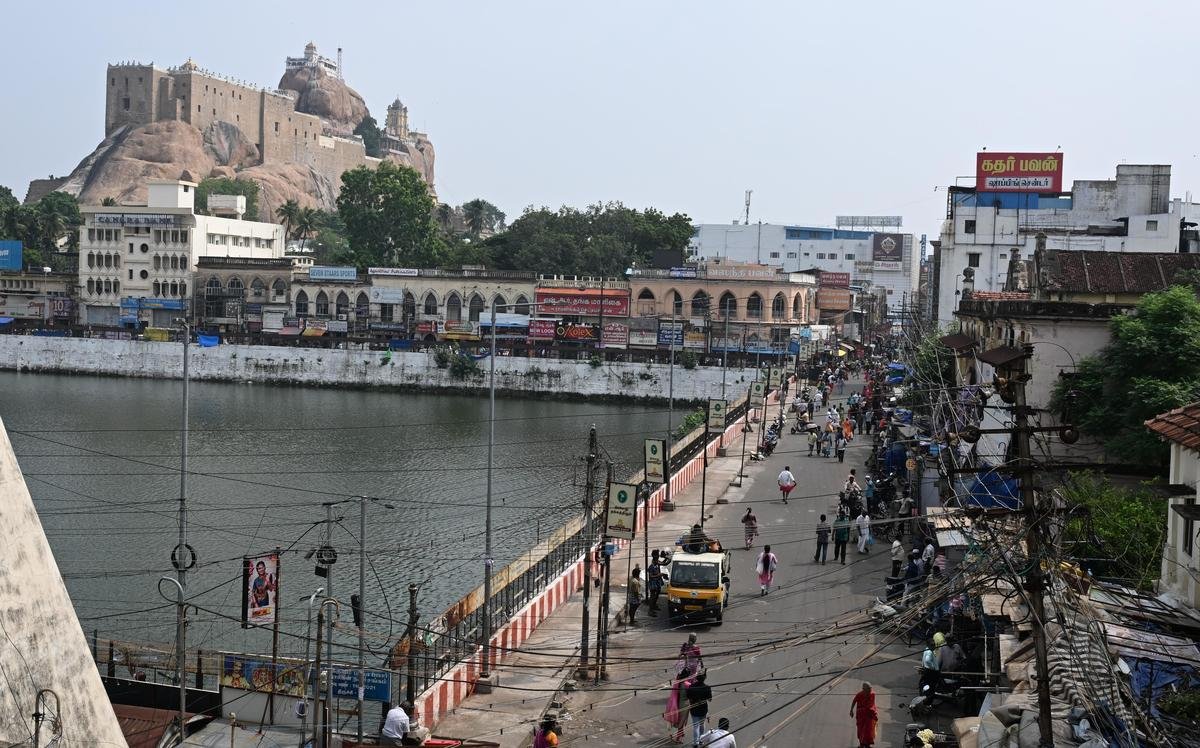 TrichyTreasures's tweet image. After a long legal battle, Tiruchi Corporation removes encroachers from Teppakulam. @trichyco #Trichy 
thehindu.com/news/cities/Ti…