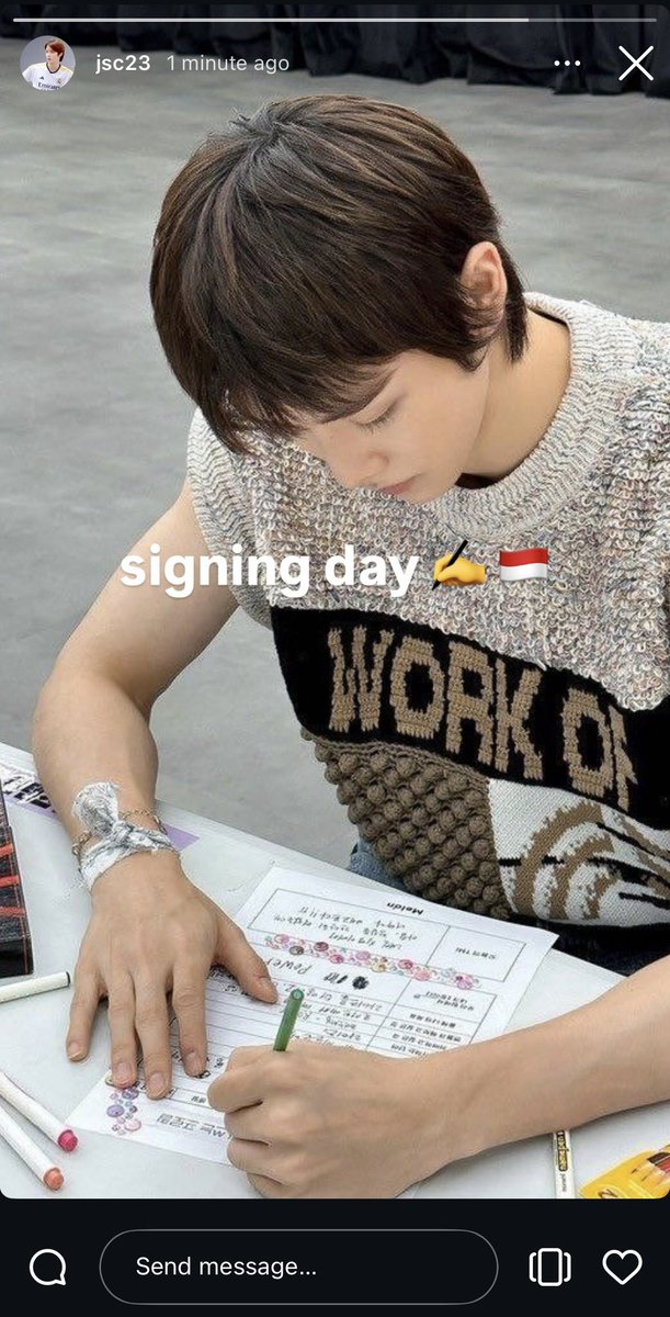 5dyssea's tweet photo. a #syongnen / #sunjeongz few tweets au

where teacher!nen is on a field trip to gbk main stadium, and footballer!syong is a freshly signed young talent for t!mnas !ndonesia. https://t.co/hPc8tHqc1s