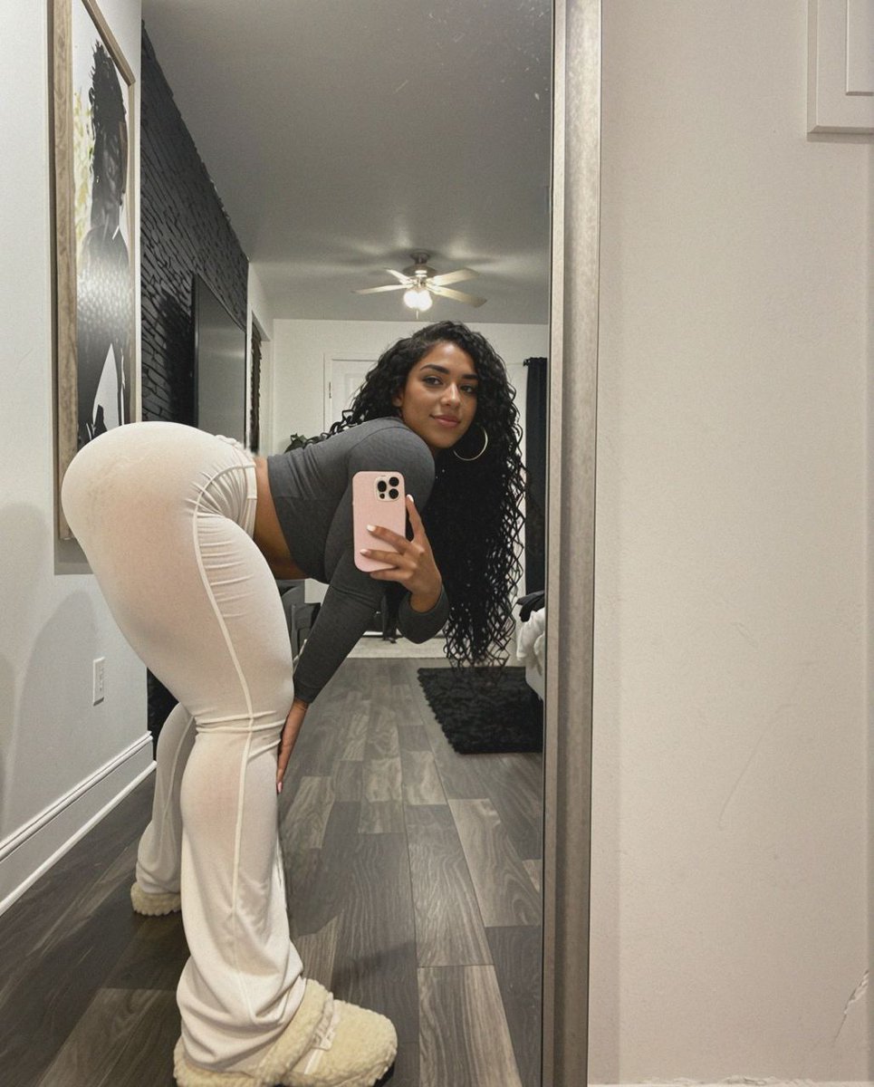 thiccsavannah's tweet image. 15 min in a room with me wyd?