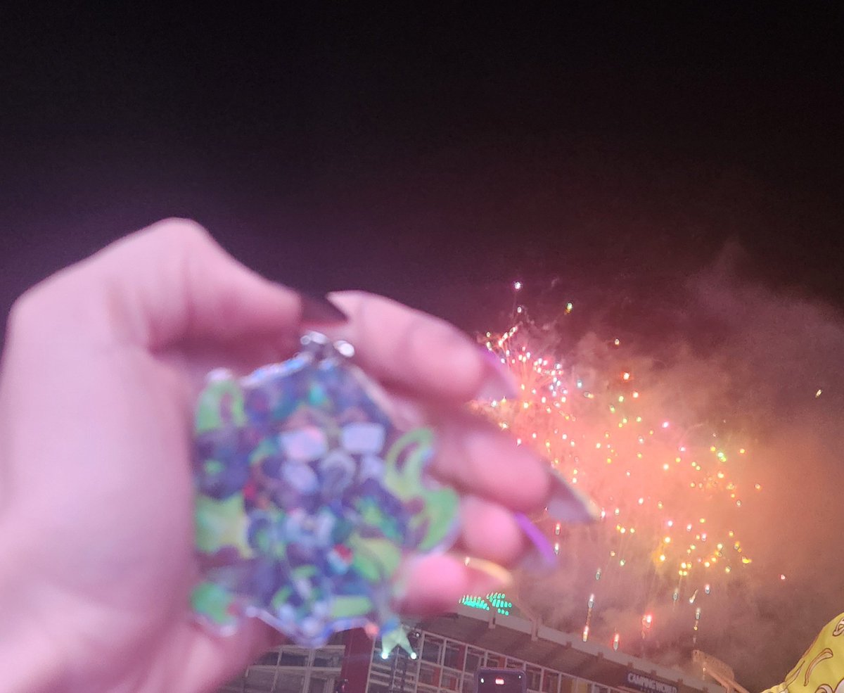 inkybyss's tweet image. Ending the night with 
Mosh pits: 0
Heavenly charm: 8
And some fireworks bc my friend thought it was fucking hilarious I had the charm