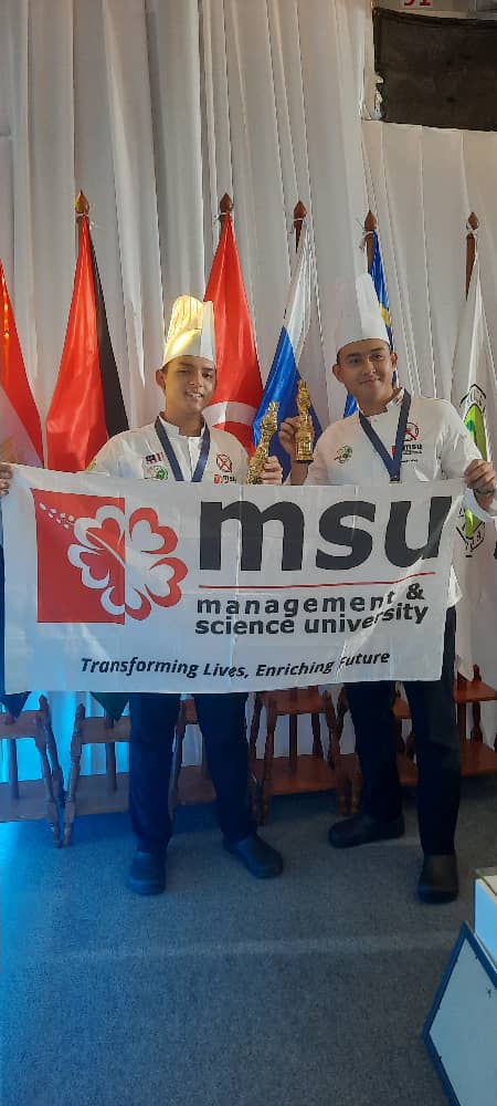 MSUmalaysiaSHCA's tweet photo. MSU wins 1st Place at the Indonesia International Halal Chef Competition (International–University)!
Kudos to Ammar Najmi &amp; Muhammad Najman for their outstanding mastery in culinary &amp; patisserie arts.
Proud collaboration with GASTROM.

#msumalaysia #msumalaysiashca https://t.co/sHFGxf2rrY
