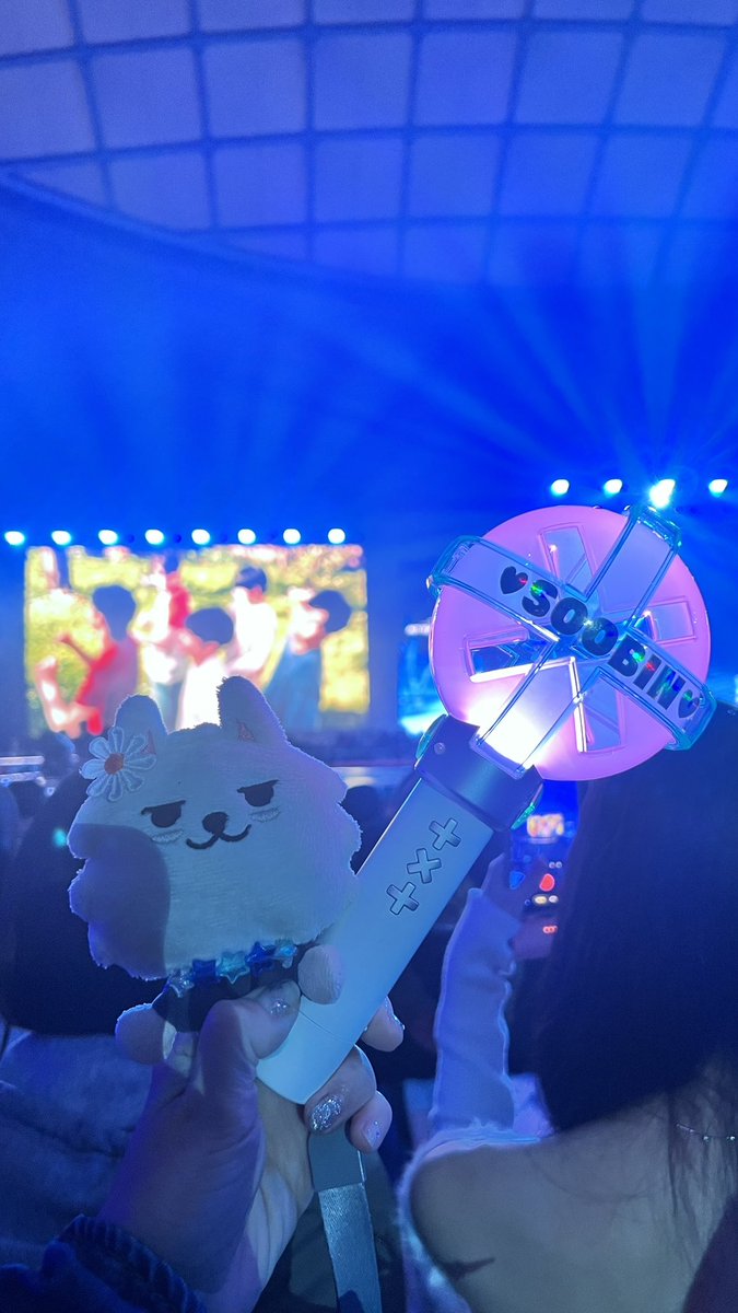 ベルーナドーム初日♡
センステが近くて、たまたま
メンバーが正面に留まること多くて
しっかり見れた🥰🫶🏻まとめてのファンサは頂けてたてして🤣WWW
キラキラ輝くネムボはスビンちゃんの
視界には...🤔入ってはいたと思い込んで
ます🤲🏻😂
#ACT_TOMORROW 
#TXT_TOUR_ACTTOMORROW 
#TOMORROW_X_TOGETHER