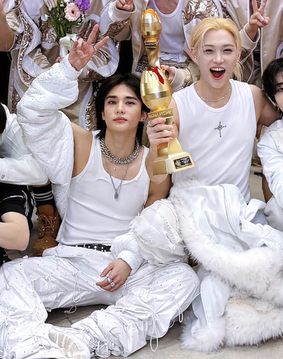 hwgflx's tweet image. happy babies🥹🎉