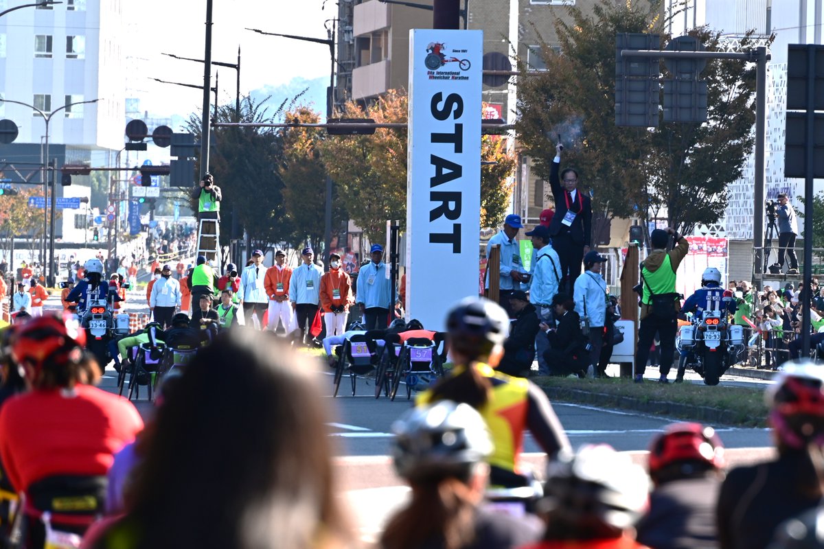t_sakobe's tweet photo. 大分国際車いすマラソンが行われました👨‍🦽。
マルセル・フグ選手が優勝しました。

#大分国際車いすマラソン
#障がい者スポーツ #大分
#大分国際車いすマラソン
#車いすマラソン #digoita
#写真を撮るのが好きな人と繋がりたい
#ファインダー越しの私の世界 https://t.co/CQeLCwumd5