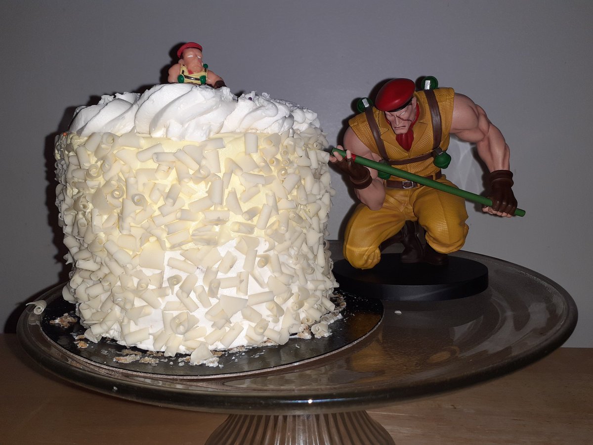 ameboid32's tweet photo. A yummy homemade oden and a cake for Rolento. Happy Birthday Rolento! 🥳#streetfighter #rolento #finalfight #ストリートファイター #ロレント #ファイナルファイト https://t.co/HFHycii0O3
