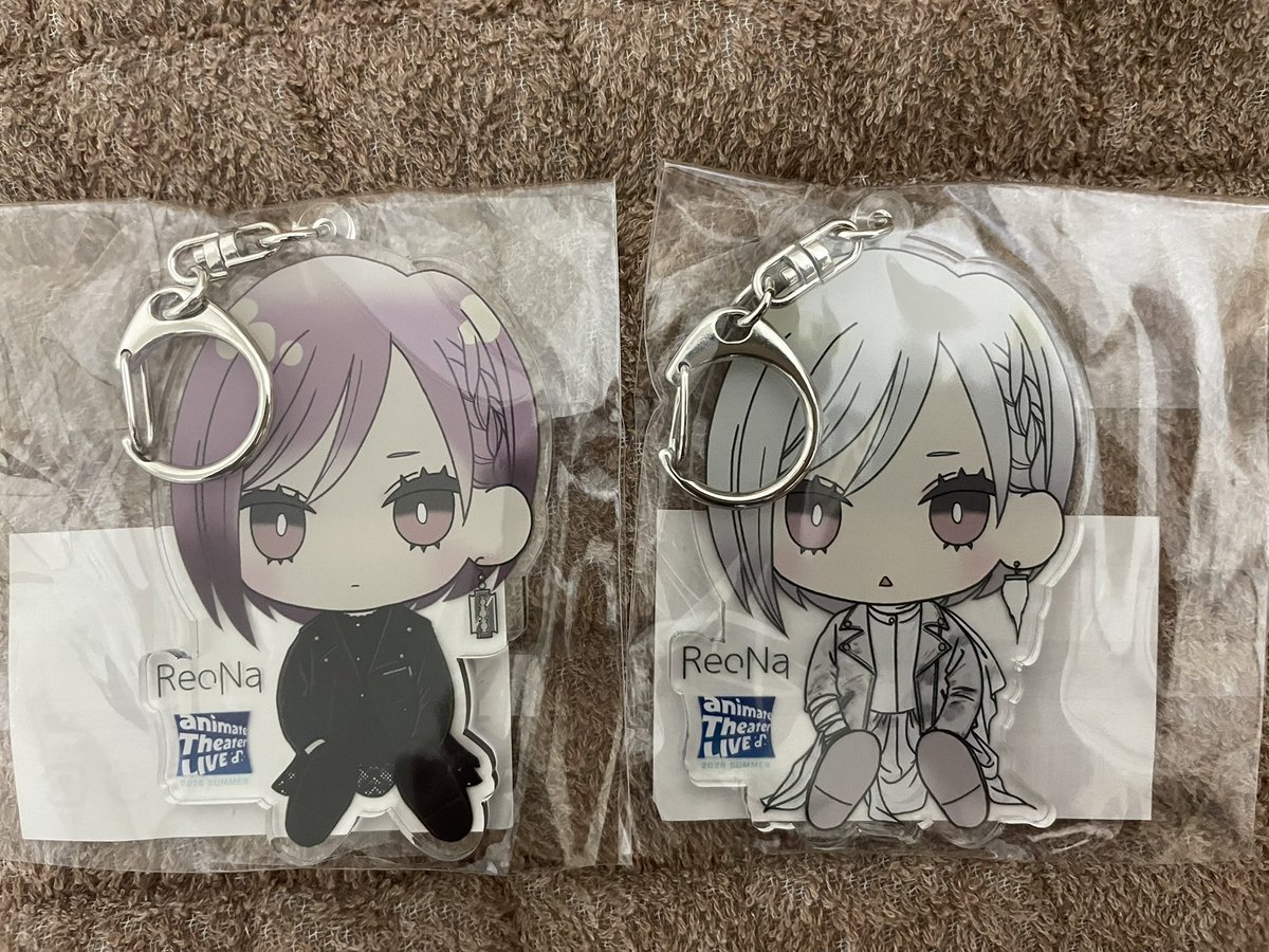 ReoNa アクキー 届いたんだよ！！ ReoNaさんアクキー皆して｢思ってたよりデカかった