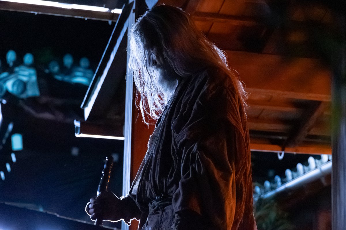 WatchmenID's tweet image. Ga sesederhana "Battle Royale tapi Samurai" 

Last Samurai Standing gak sekadar bermodal adegan tarung antar samurai yang keren nan cinematic, tapi juga punya kedalaman cerita yang oke, desain karakter yang keren, muatan bumbu konspirasi + alternate history yang menarik!