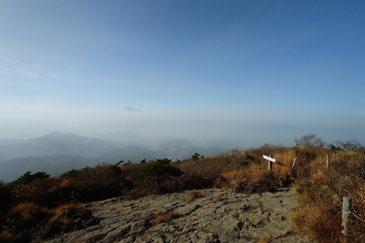 STAN_LEE_RAM3's tweet image. 夜勤明けで登ったので疲れた。
桜島と開聞岳は見えなかった。
桜島の噴煙だけが見えた。