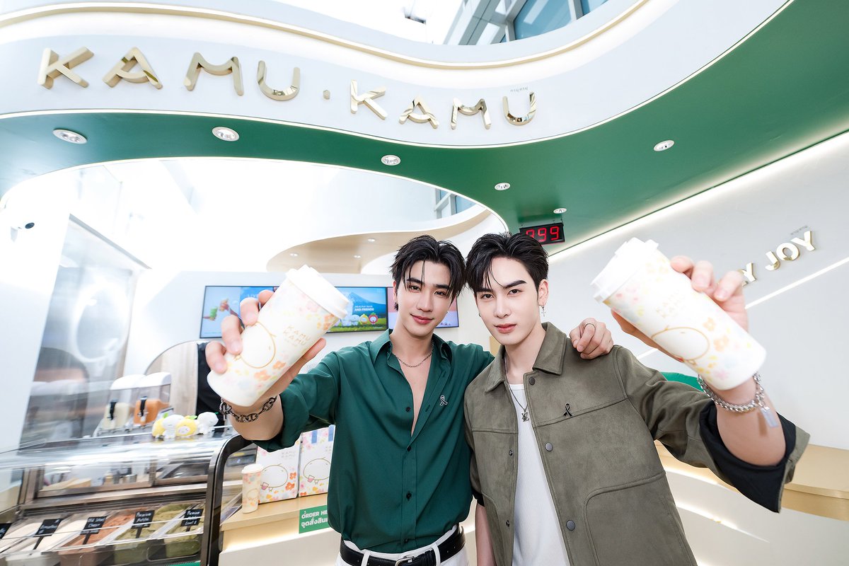 kamukamutea's tweet image. คามุซังนำภาพบรรยากาศบางส่วนในงานมาให้รับชมกันคร้าบบ ขอฝากคามุโฉมใหม่ด้วยนะครับผม😍 facebook.com/share/p/1EfVaQ…
#NEWKAMUEVENTxPerthSanta #kamukamu #คามุคามุ