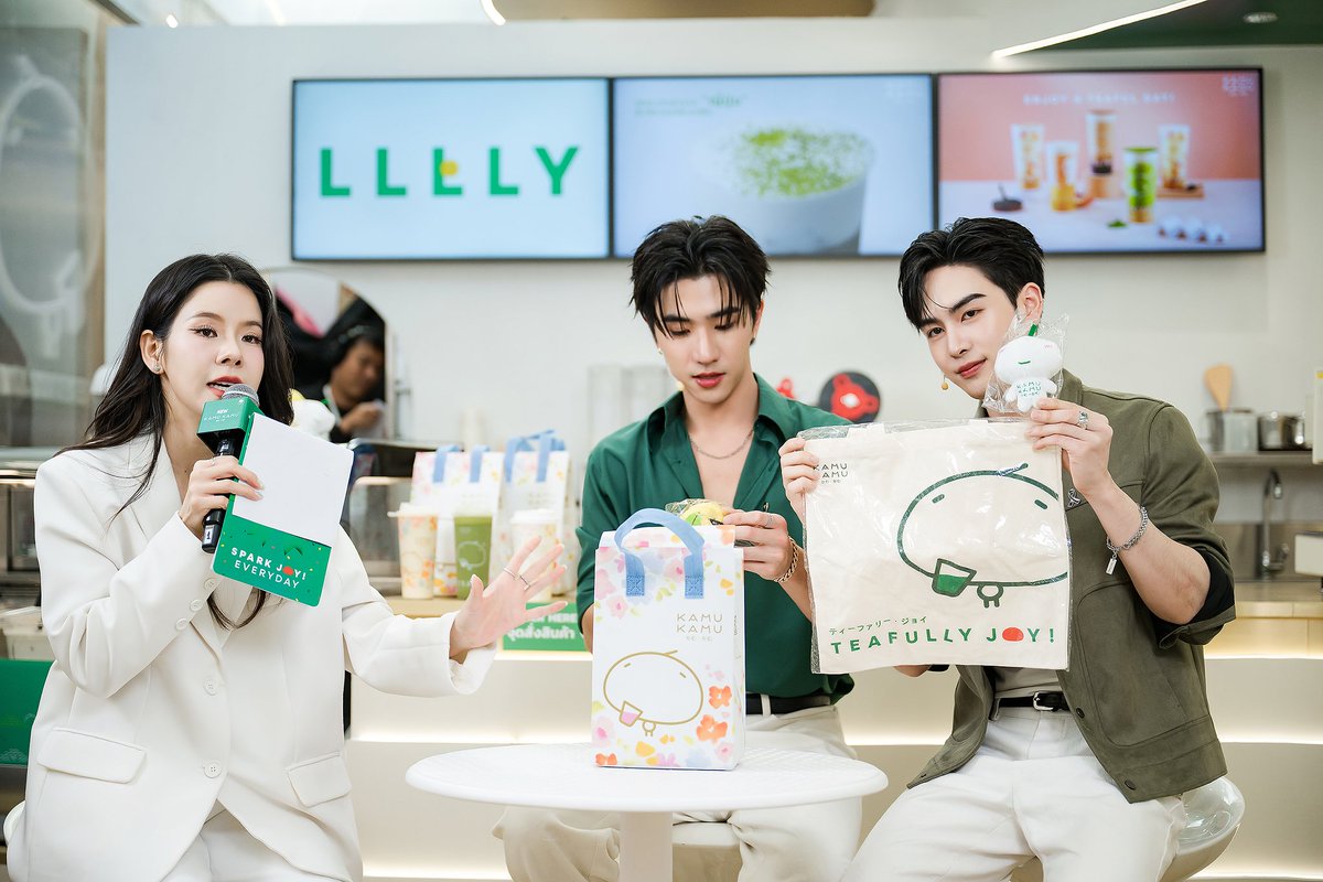 kamukamutea's tweet image. คามุซังนำภาพบรรยากาศบางส่วนในงานมาให้รับชมกันคร้าบบ ขอฝากคามุโฉมใหม่ด้วยนะครับผม😍 facebook.com/share/p/1EfVaQ…
#NEWKAMUEVENTxPerthSanta #kamukamu #คามุคามุ