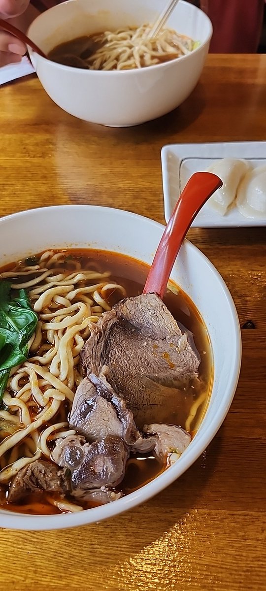 バスターミナル近くの 台湾料理やさん、水餃子の皮がモチモチで